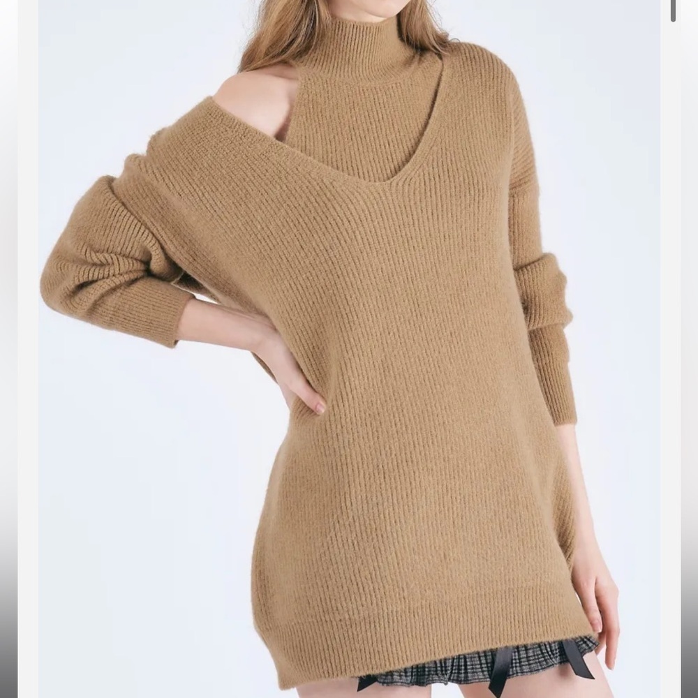 Storets Dylan Top and Sweater Set in Beige
